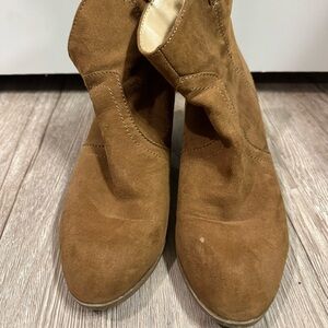 Elegant Tan Suede Ankle Booties